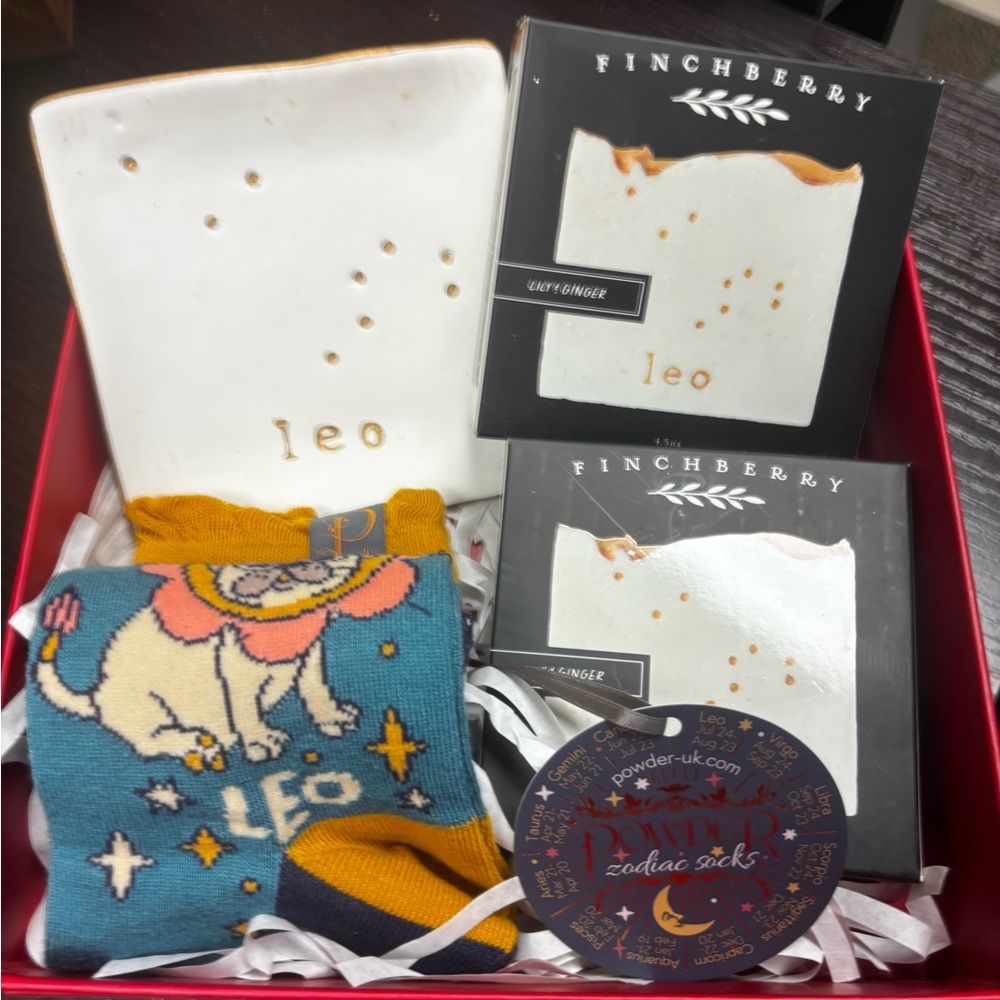 Zodiac Socks & Soaps Gift Set-Leo